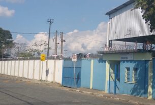 Centro Esportivo de Jundiapeba com as obras paralisadas