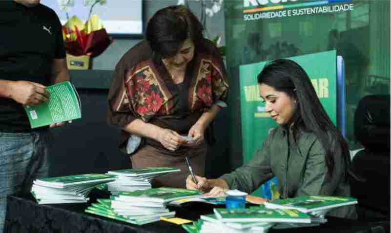 LANÇAMENTO DO LIVRO DE CLAU CAMARGO