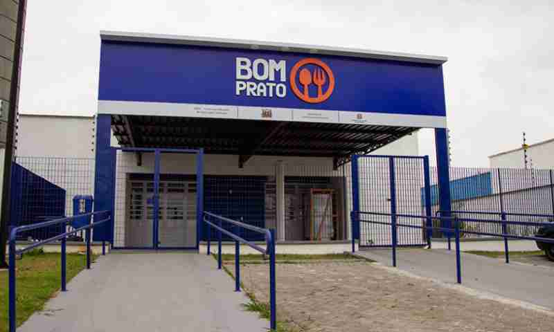 Mulher se engasgou com um pedaço de carne enquanto almoçava no Restaurante Bom Prato de Jundiapeba