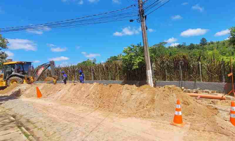 Obras de coleta e tratamento de esgoto em Sabaúna