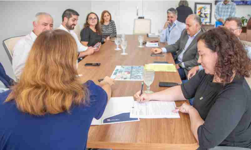 As obras de urbanização fora interrompidas em 2015 quando estavam 30% concluídas