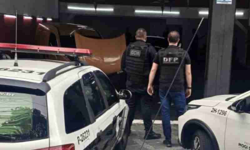 Uma ação conjunta entre o Departamento de Fiscalização de Posturas da Secretaria Municipal de Segurança, a Guarda Civil Municipal e a Polícia Civil paralisou, na manhã desta quinta-feira (19/02)