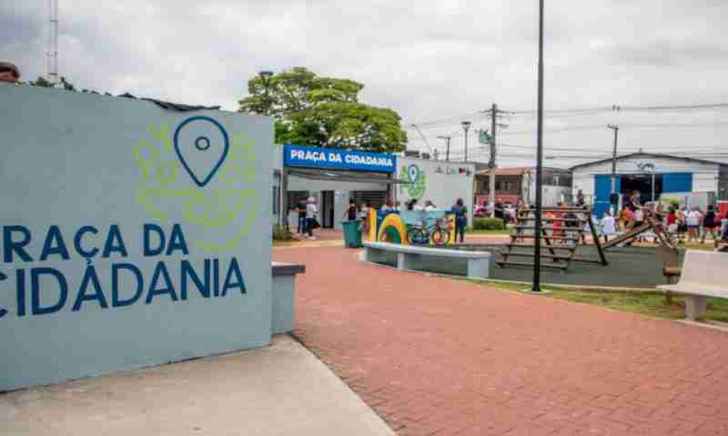 Mais de 230 cursos gratuitos oferecidos na Praça a Cidadania, em Jundiapeba