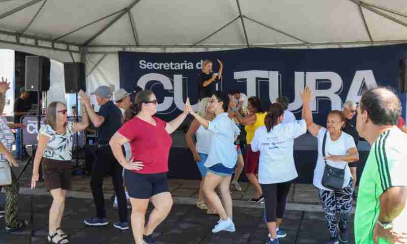 MAIS UM SÁBADO DE CULTURA E LAZER NA PRAÇA OSWALDO CRUZ