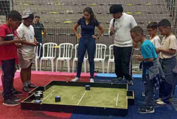 Escola Municipal de Jundiapeba participa de torneio internacional de robótica