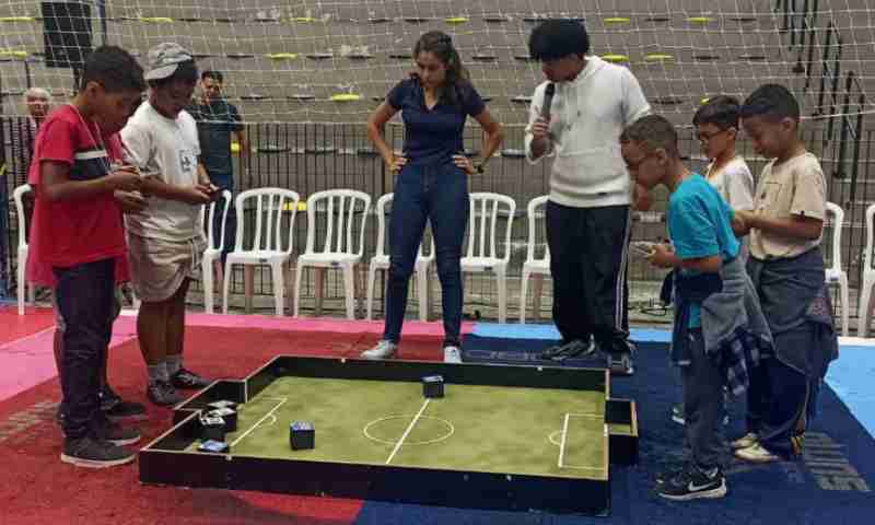 Escola Municipal de Jundiapeba participa de torneio internacional de robótica
