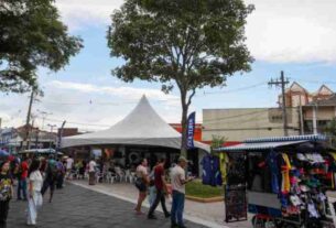 Sábado de muita música sertaneja na Praça Oswaldo Cruz