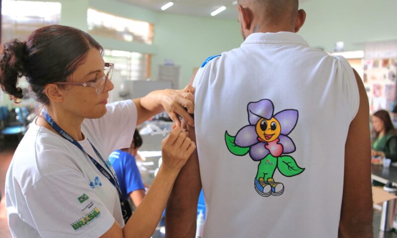 Suzano vacina moradores em situação de rua