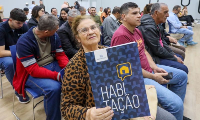 76 famílias receberam títulos de propriedade