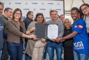 Prefeita Mara Bertaiolli assinou na manhã de hoje o início das obras de urbanização da Vila Estação