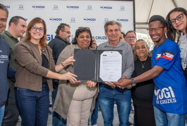 Prefeita Mara Bertaiolli assinou na manhã de hoje o início das obras de urbanização da Vila Estação