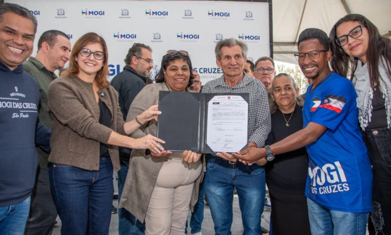 Prefeita Mara Bertaiolli assinou na manhã de hoje o início das obras de urbanização da Vila Estação