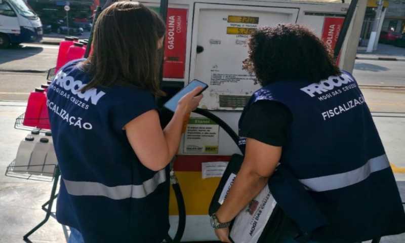 Procon fiscalizou postos de combustíveis de Mogi