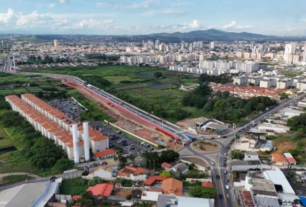 Inaugurada há 4 meses, a avenida Roberto Simonsen recebeu 180 mil veículos