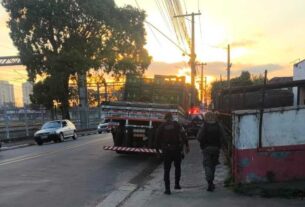 Na últma sexta-feira 21, a Romu de Suzano recuperou caminhão roubado e detiveram suspeito sobre telhado de residência