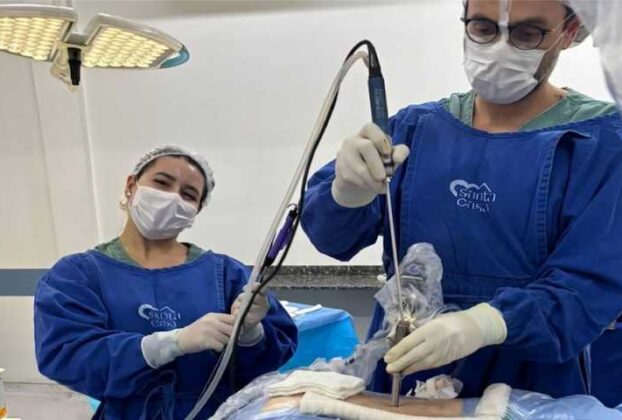 Santa Casa de Mogi realizou cirurgia na coluna de alta complexidade através da descompressão lombar endoscópica pela técnica interlaminar over the top