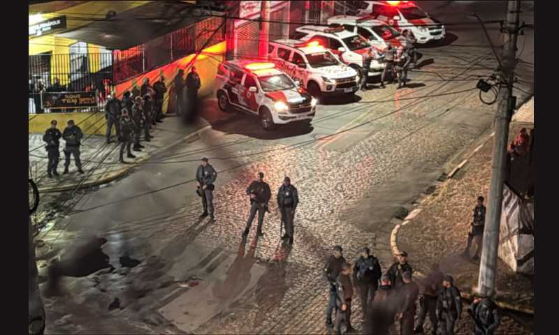 Conflito entre moradores e a Polícia em Jundiapeba, nos Predinhos