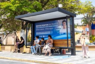 A prefeitura deu início à instalação de novos abrigos de pontos de ônibus em Mogi