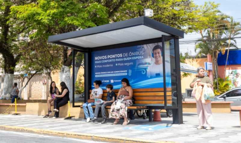 A prefeitura deu início à instalação de novos abrigos de pontos de ônibus em Mogi